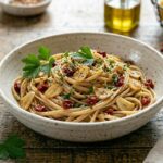 Pasta aglio olio light rivisitata a dieta: veloce, cremosa e leggera Pasta aglio olio light rivisitata: ricetta veloce, cremosa e leggera